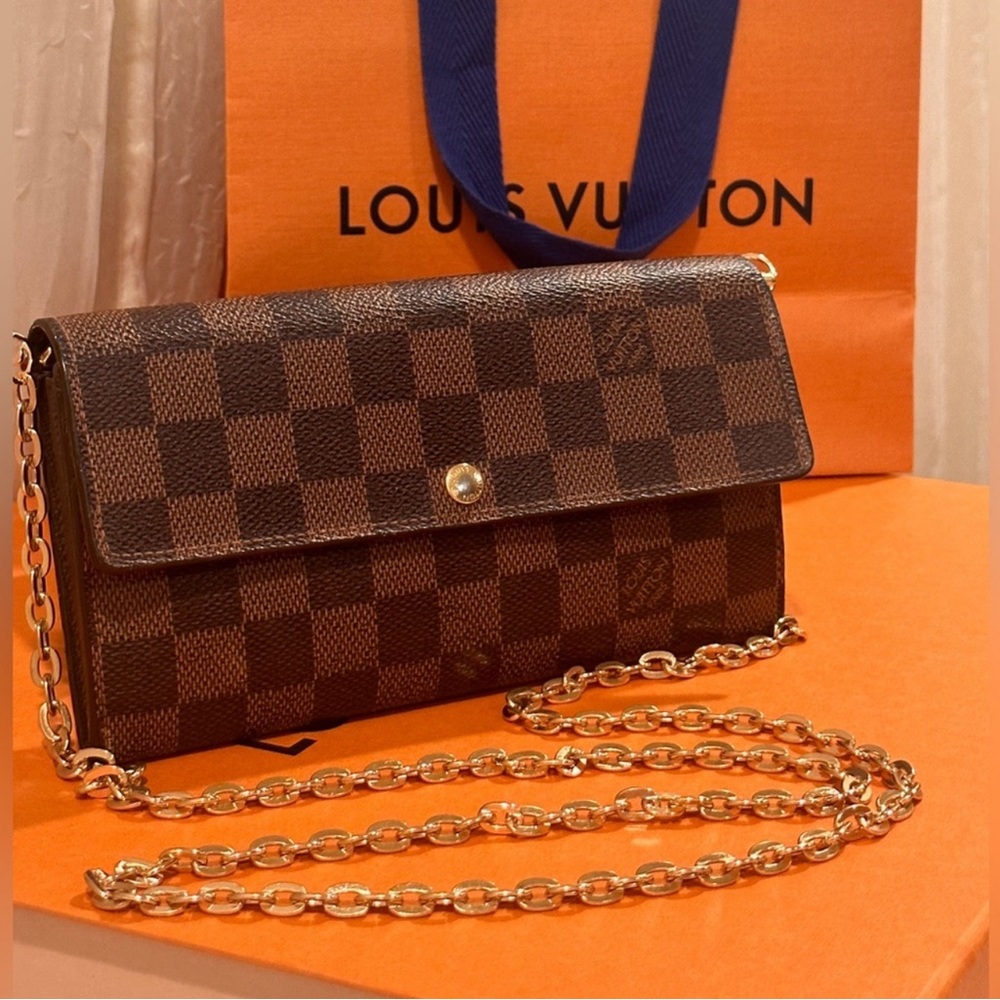 💯% Authentic Louis Vuitton Damier Ebene International Wallet✨